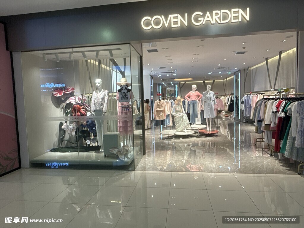 哥文花園品牌服裝店展示