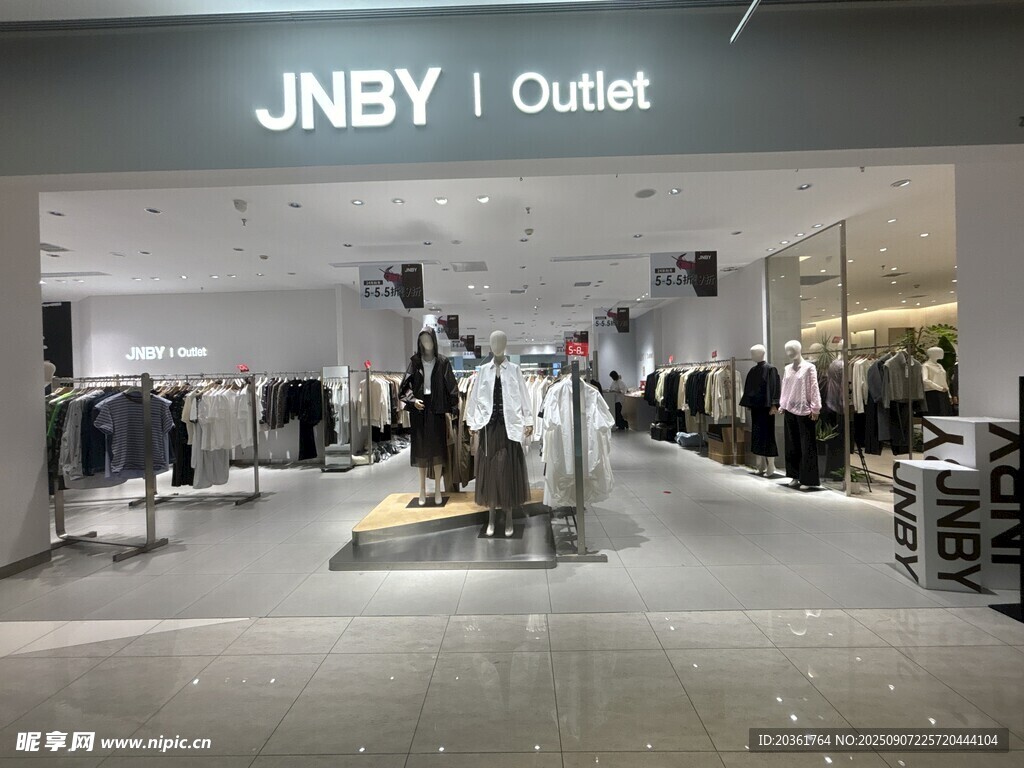 江南布衣奧特萊斯店鋪展示