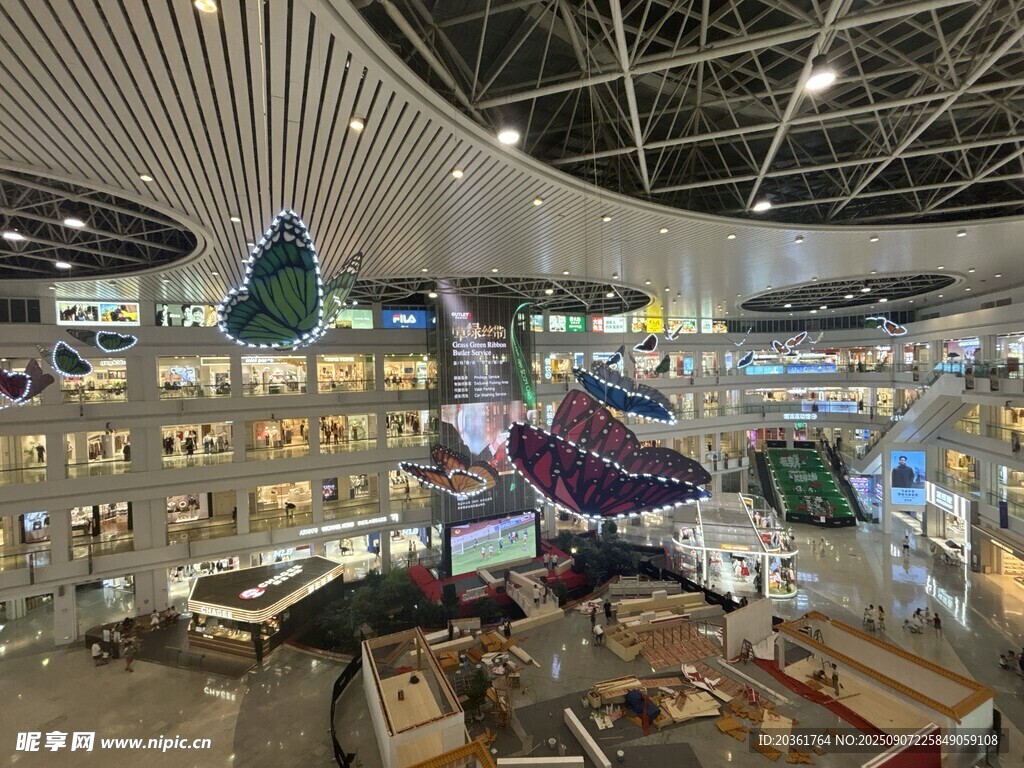 現(xiàn)代時尚室內(nèi)商業(yè)空間