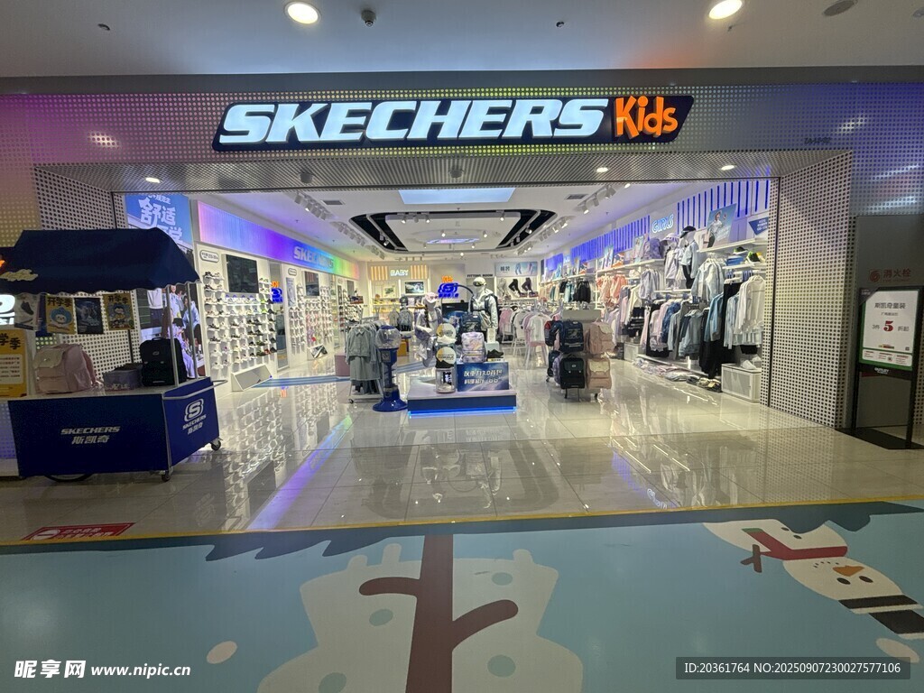 斯凱奇店鋪內(nèi)景展示
