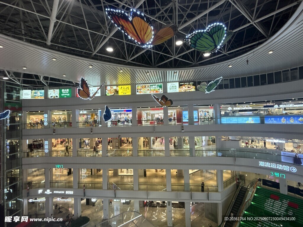 大型商場(chǎng)