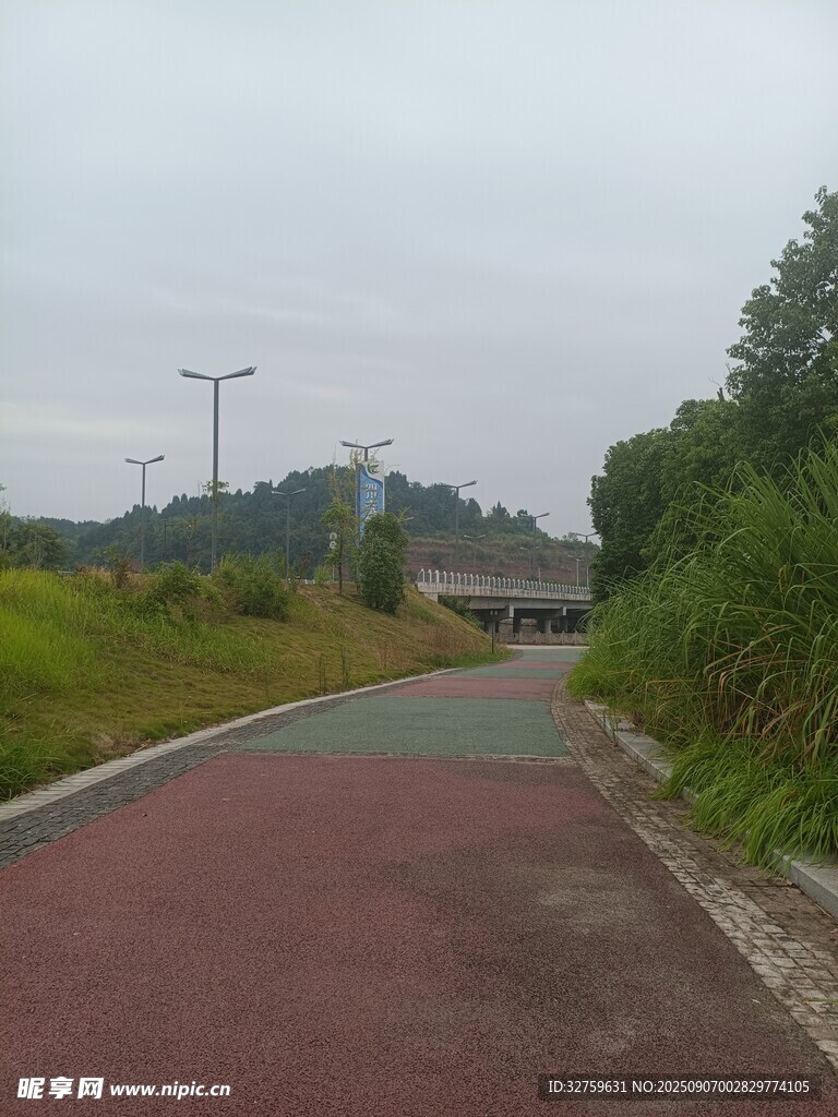 郊外多彩步道景色