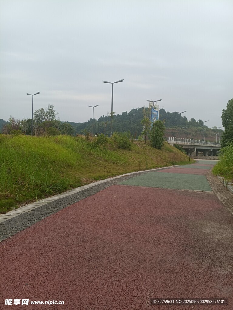戶外彩色步道與自然風(fēng)光