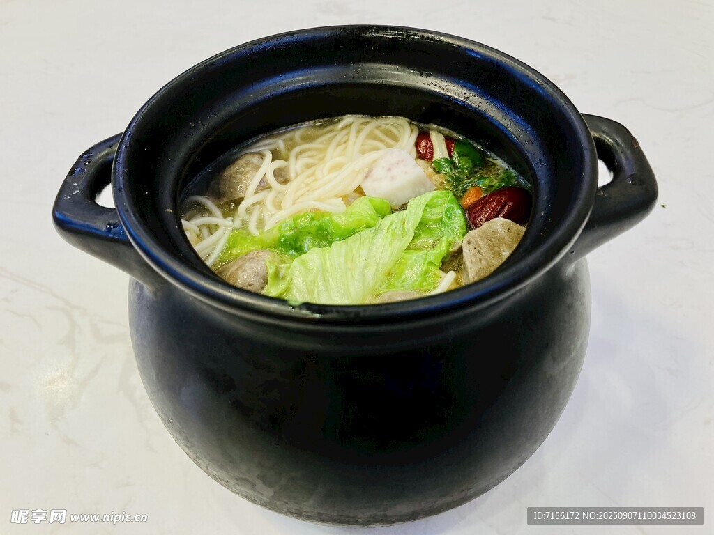 罐罐面三鮮砂鍋蔬菜丸子湯