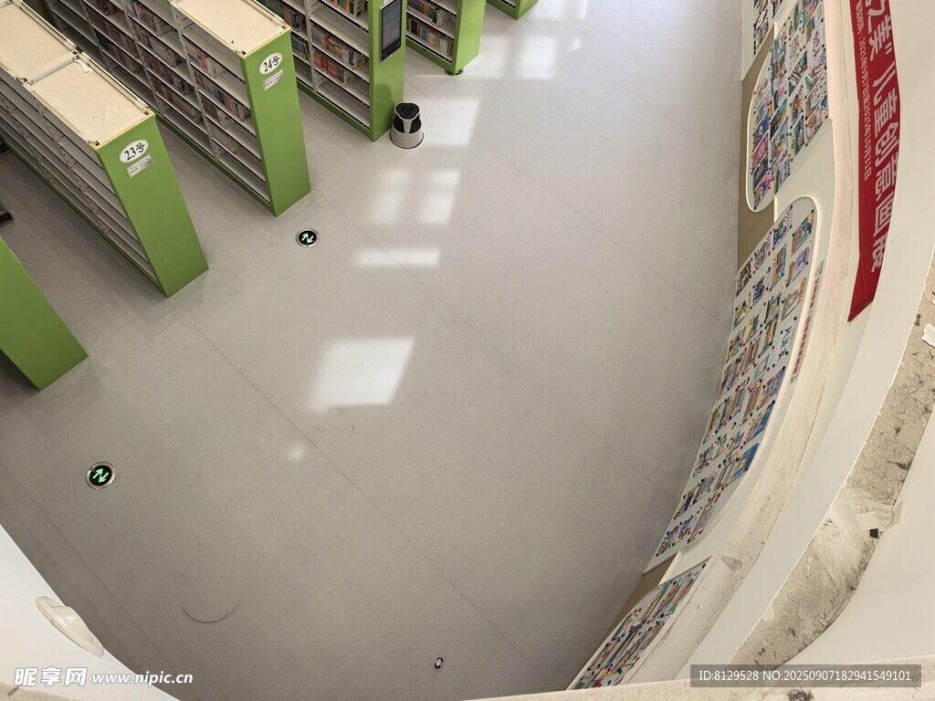 俯視視角下的室內(nèi)空間場景