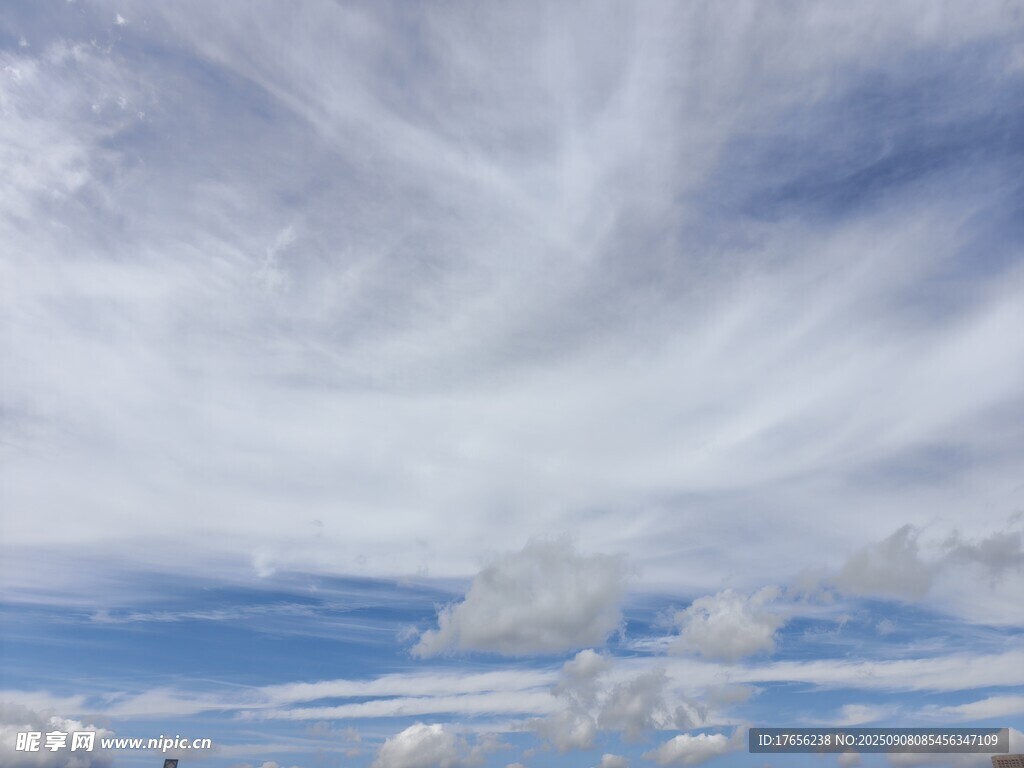 天空中的絲狀云彩景觀