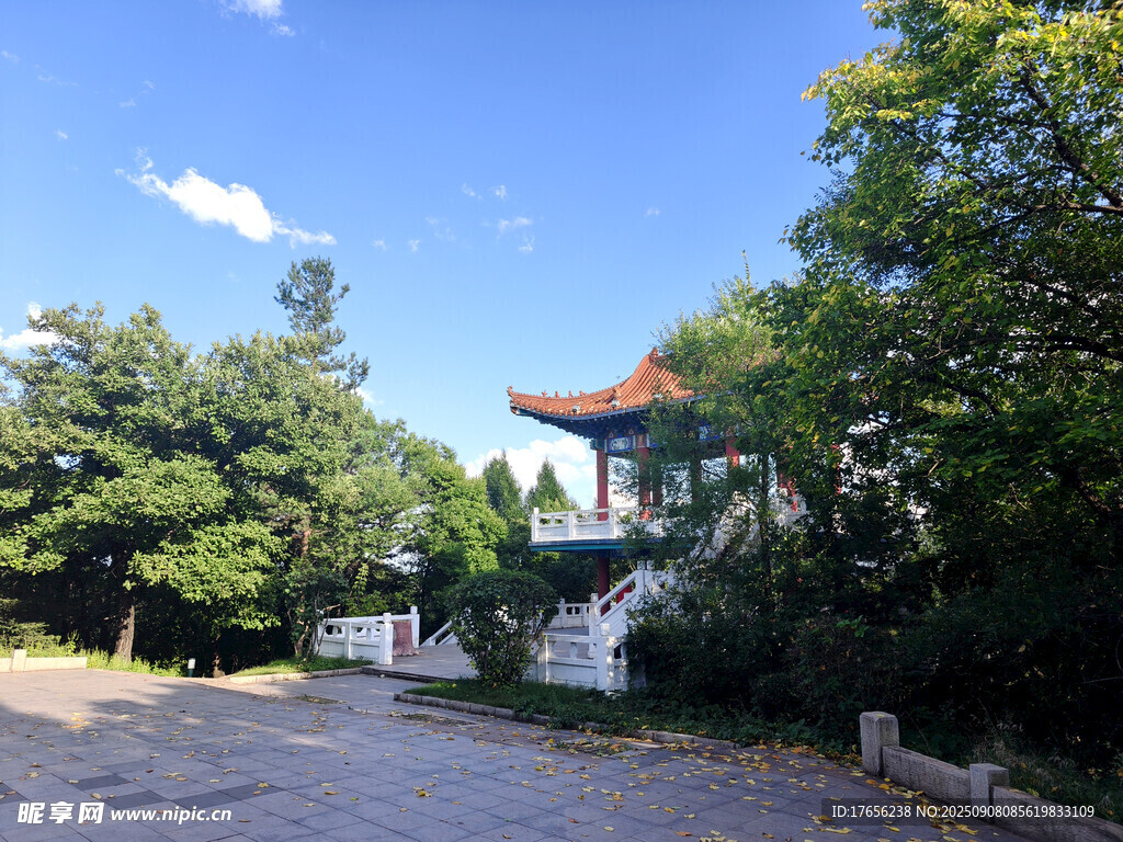 林間中式亭子風(fēng)景