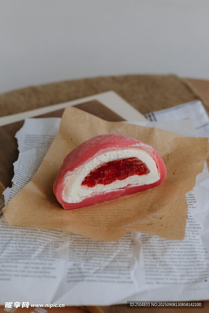 豆沙餡粉色糯米點(diǎn)心