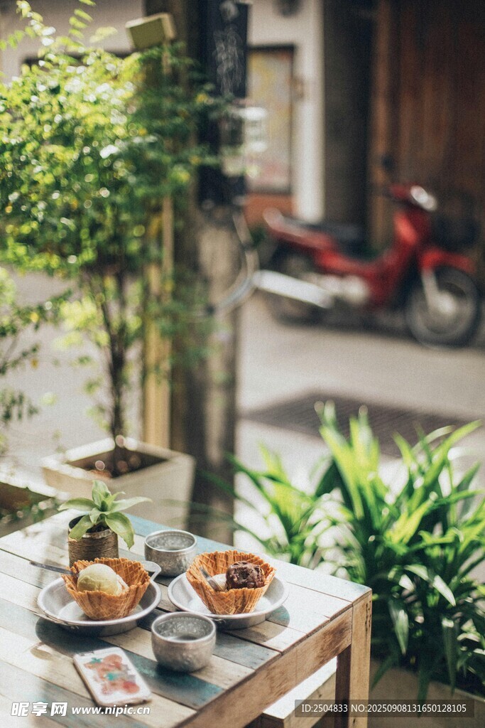 戶外餐桌的美味早餐