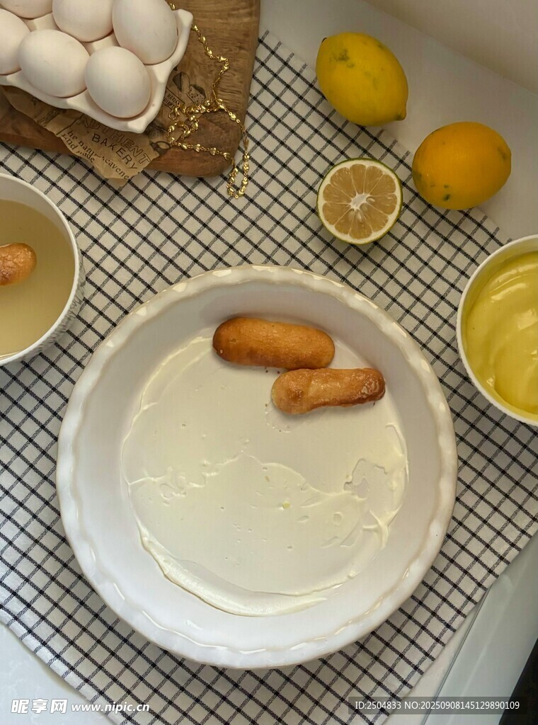 早餐食材擺放在桌