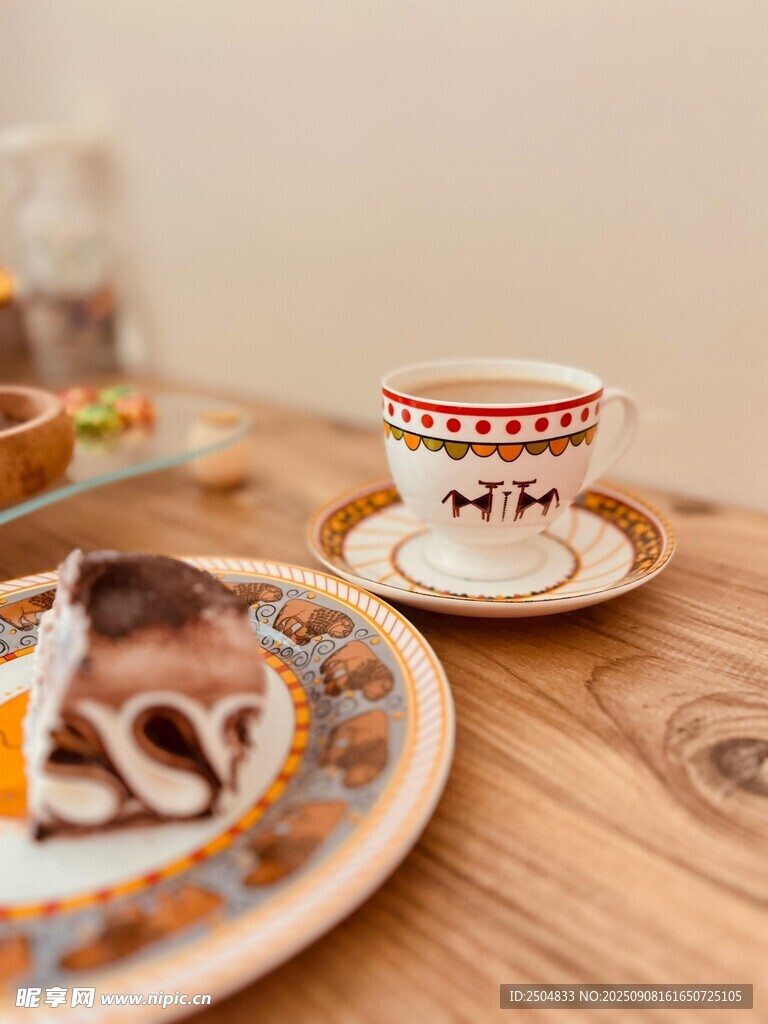 復(fù)古風(fēng)精致茶具與點(diǎn)心