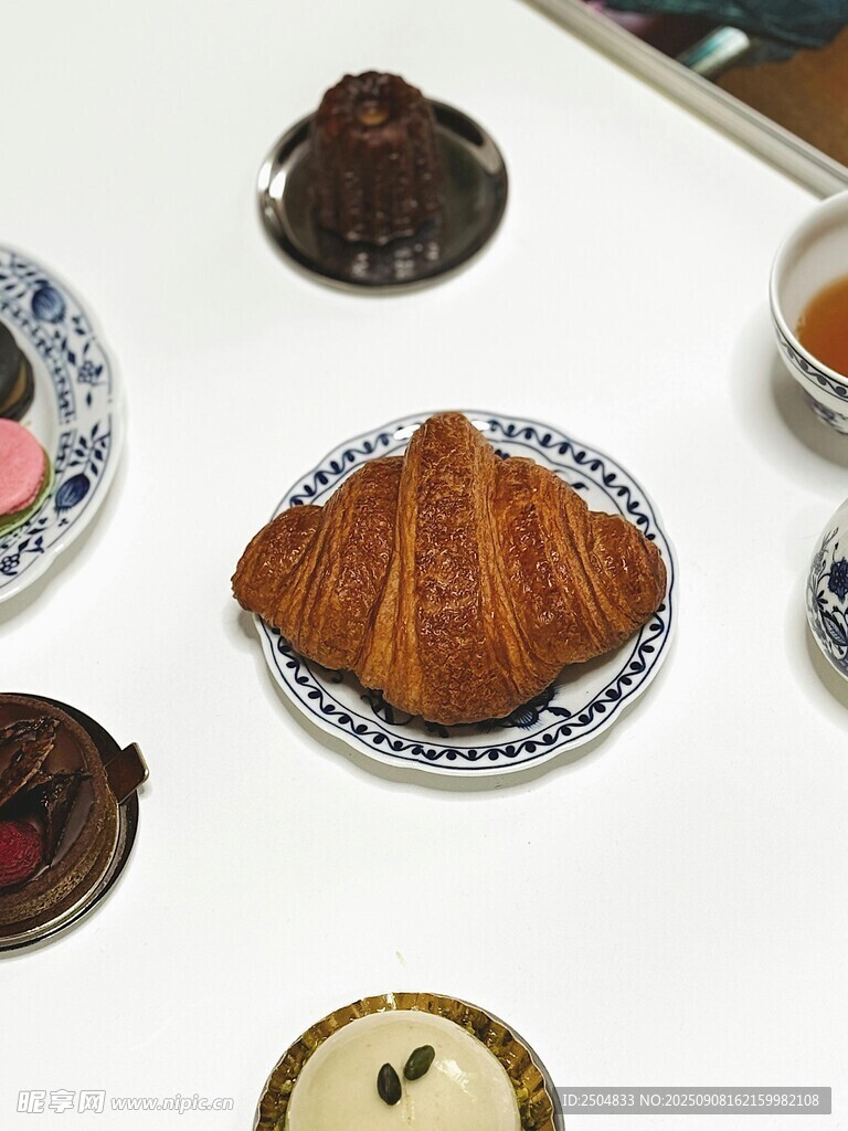 精致糕點與多樣茶點組合