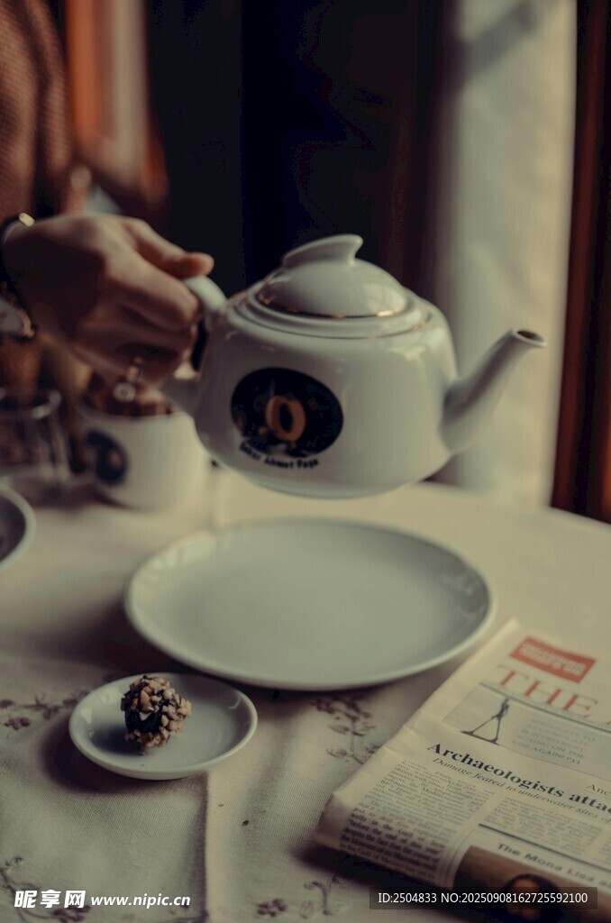 復(fù)古風(fēng)茶具與閑適生活場景