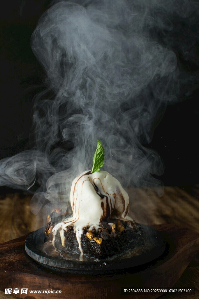 冒煙的大蒜靜物特寫(xiě)
