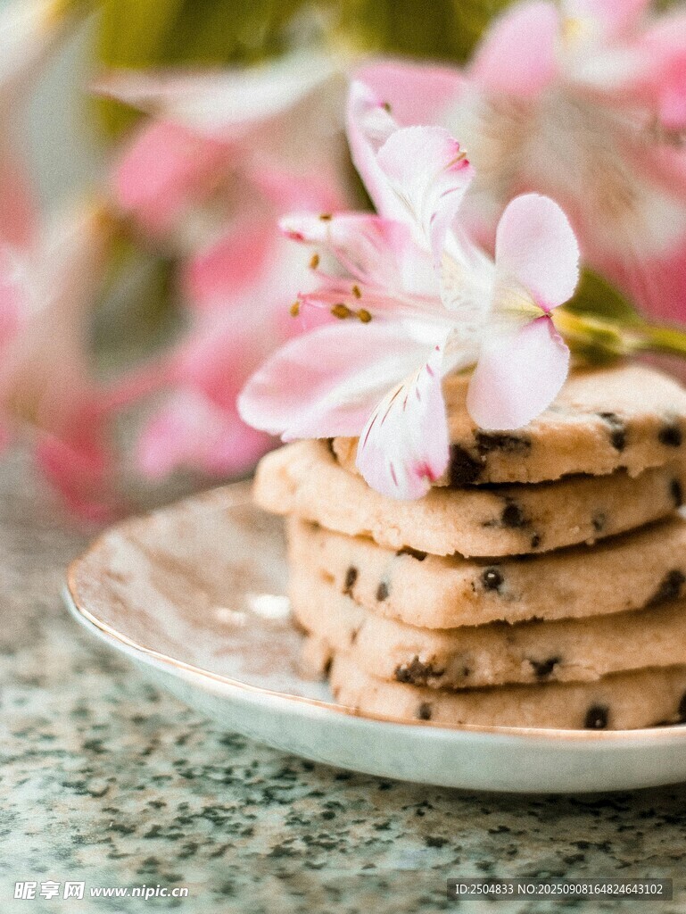 櫻花點(diǎn)綴的美味餅干