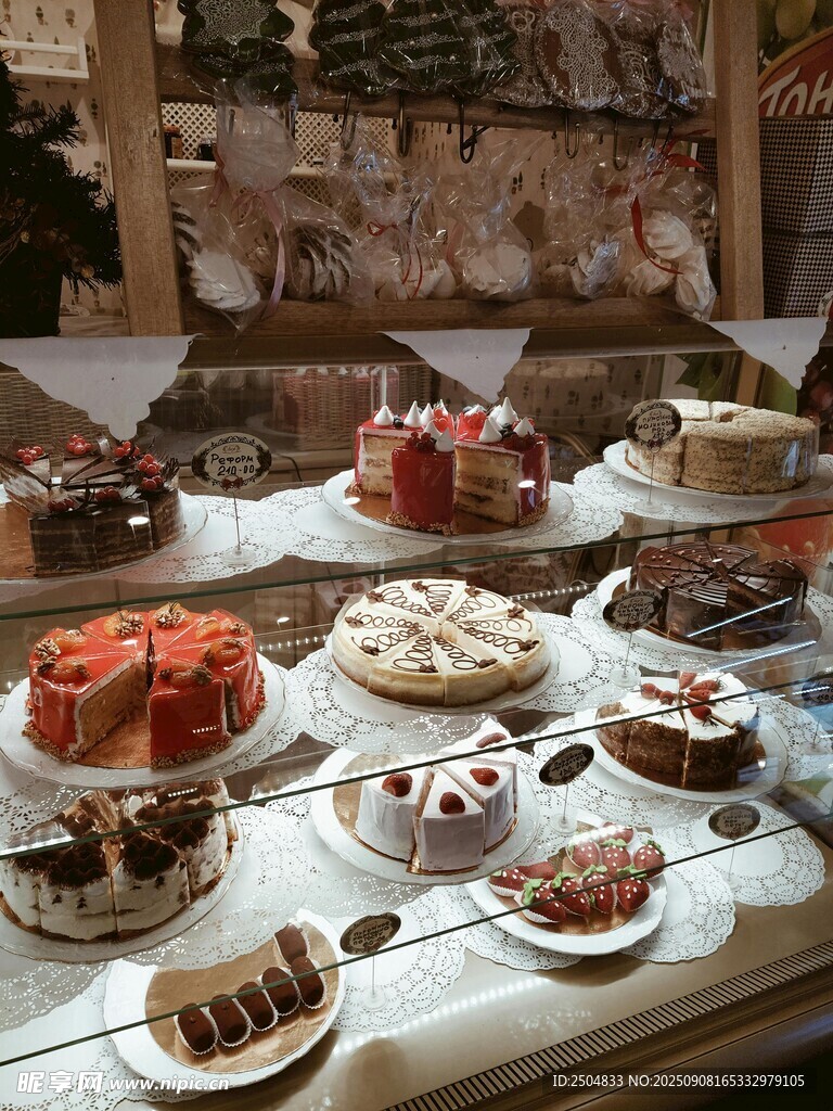 精美多樣的甜品展示臺