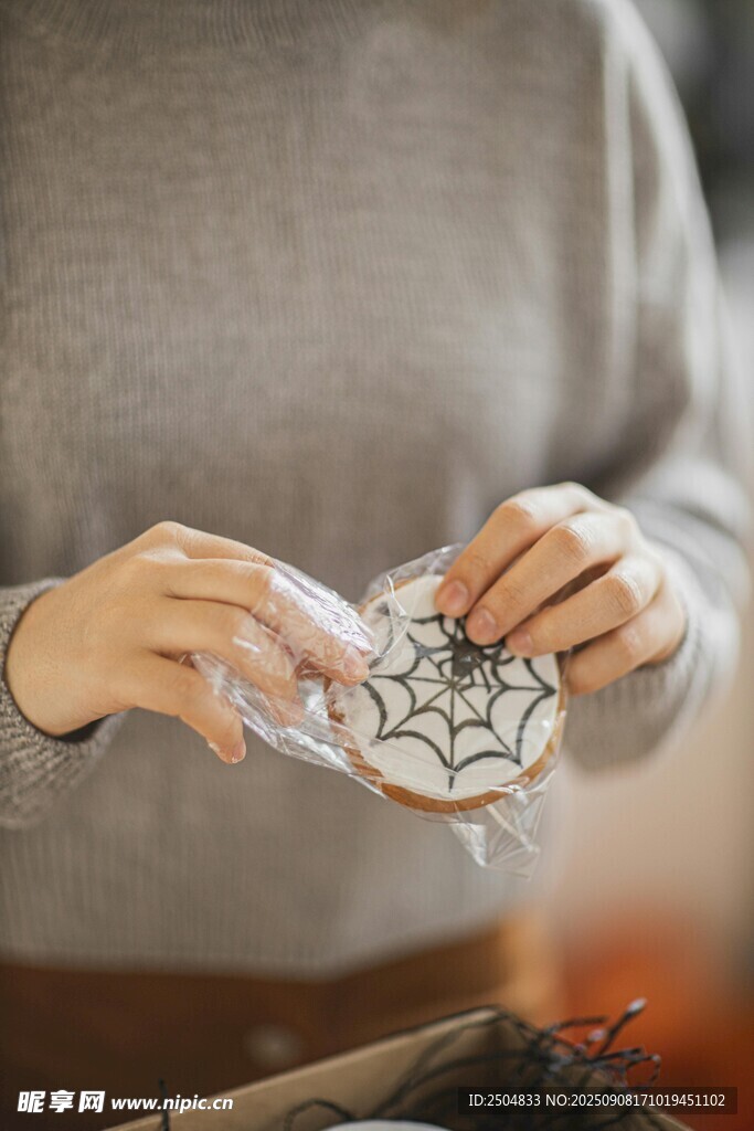 手工制作精美陶瓷物件