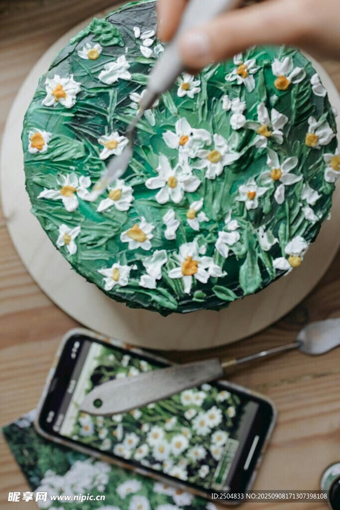 花卉裝飾蛋糕制作瞬間