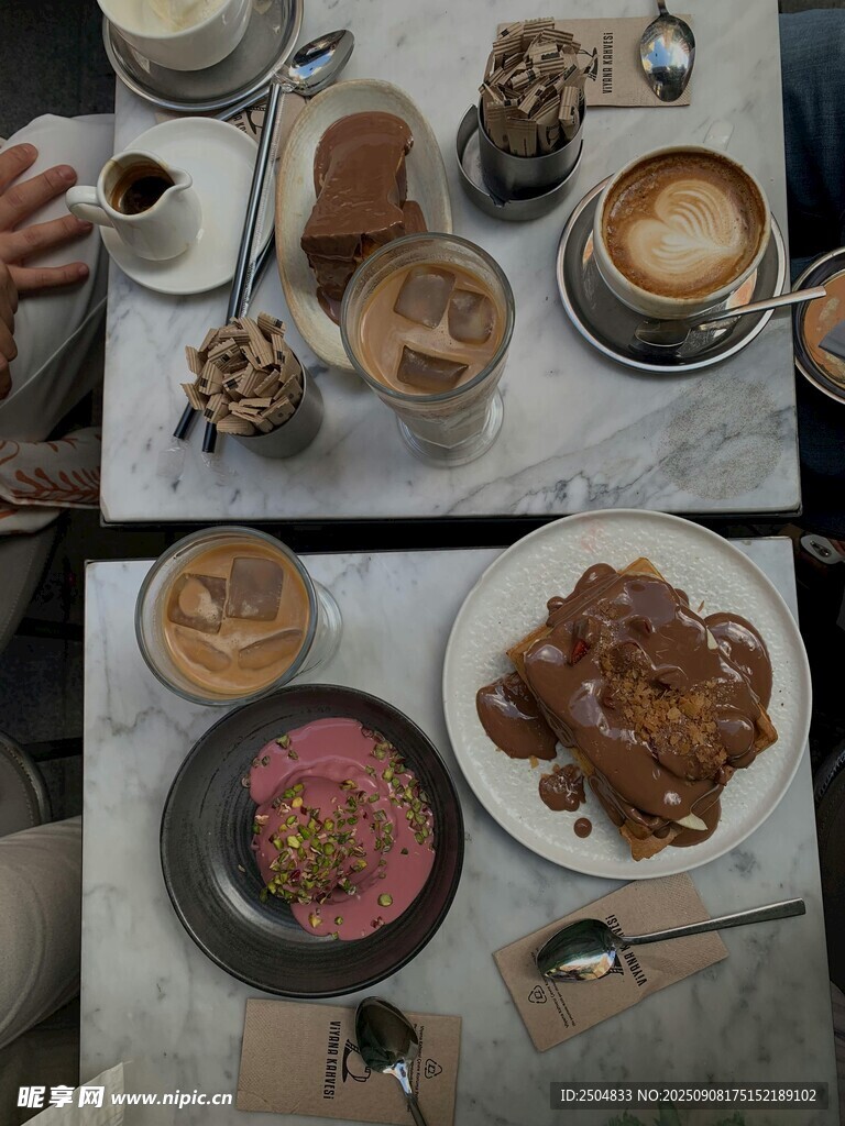 豐盛美味的早餐餐桌