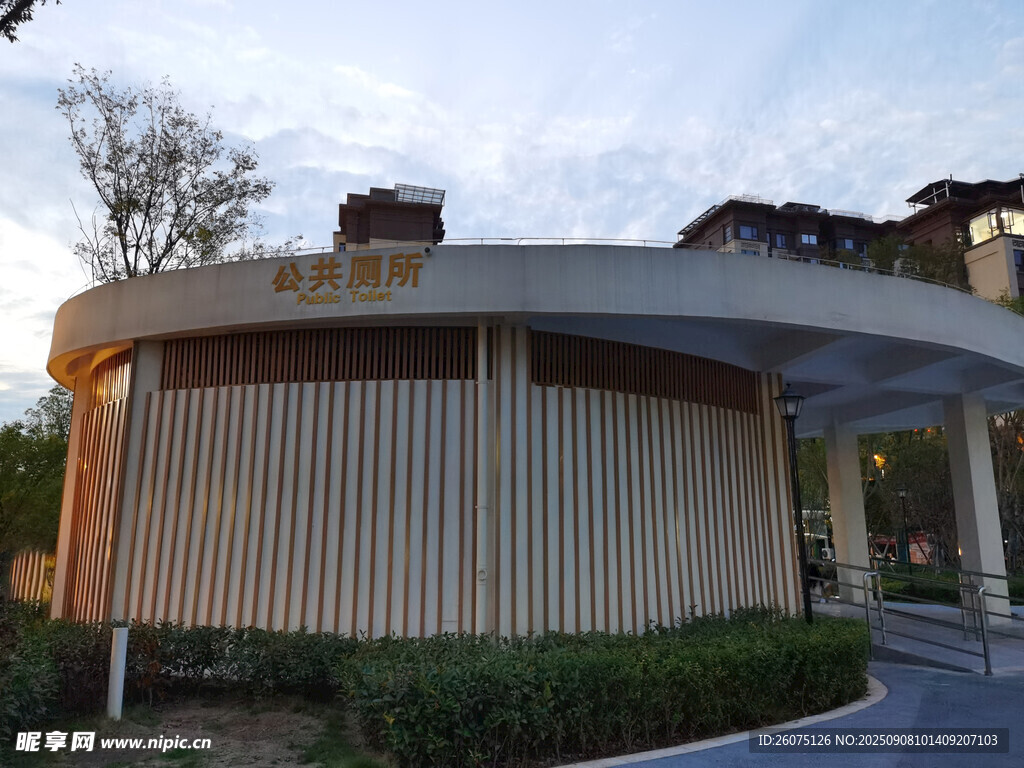 現(xiàn)代風(fēng)格弧形建筑外觀