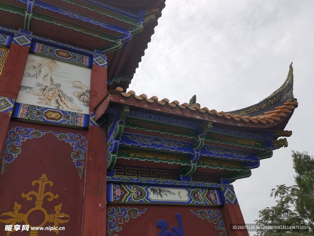 中式古建筑屋檐一角