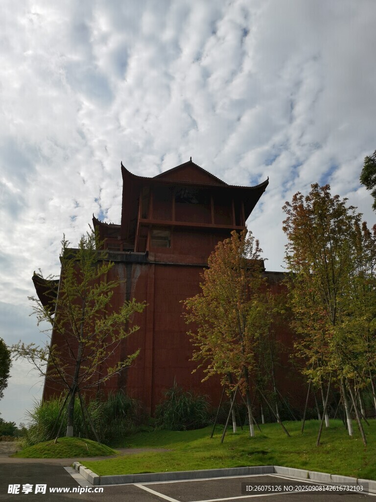 中式古建筑與秋日景致