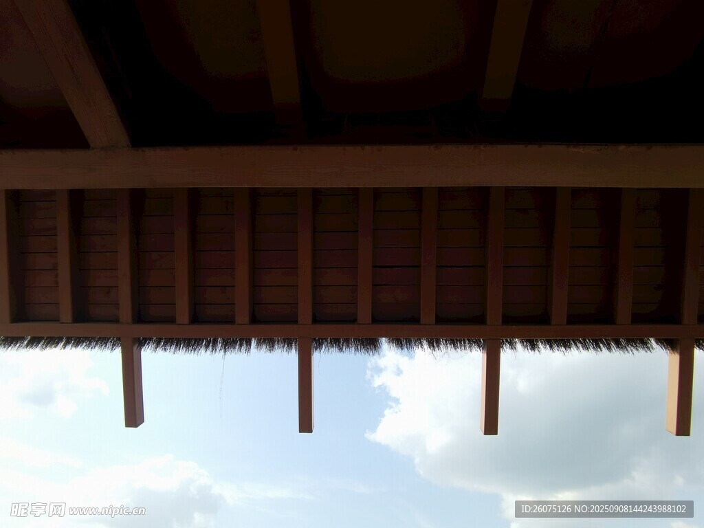 屋檐下的天空