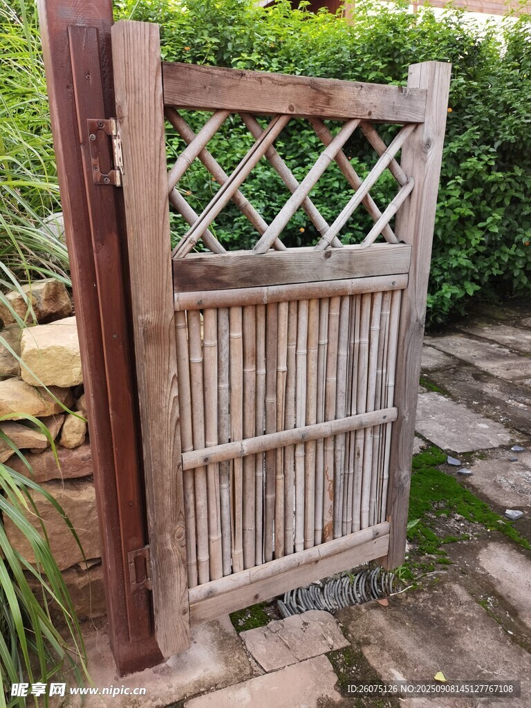 復(fù)古木質(zhì)花園門