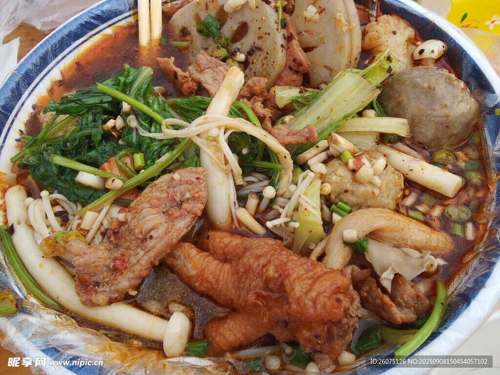 美味豐盛的特色小吃一碗