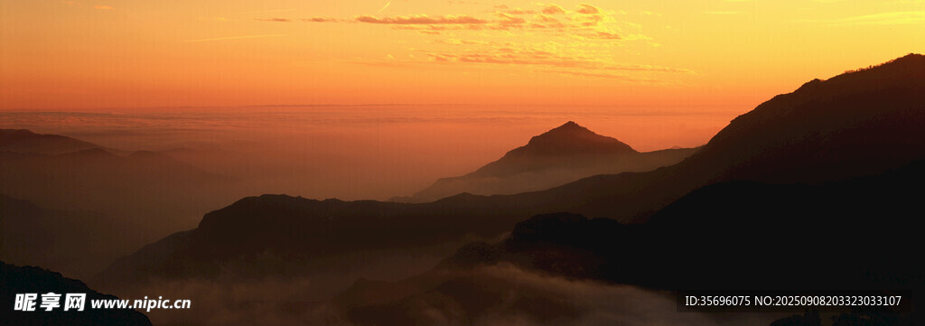 山間壯麗日出美景