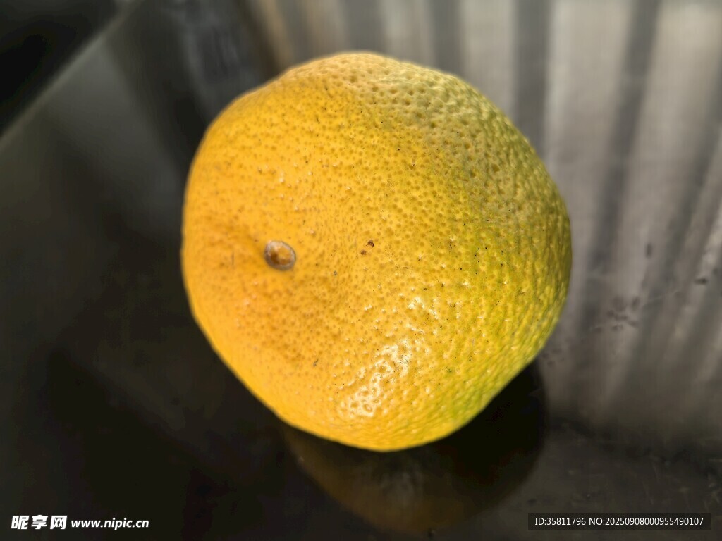 黃色圓潤橙子特寫