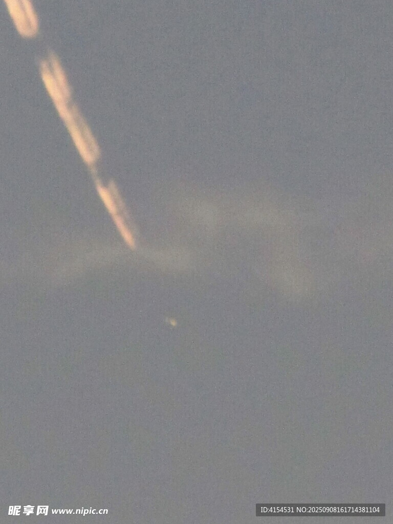 尾跡云 天空中的神秘軌跡