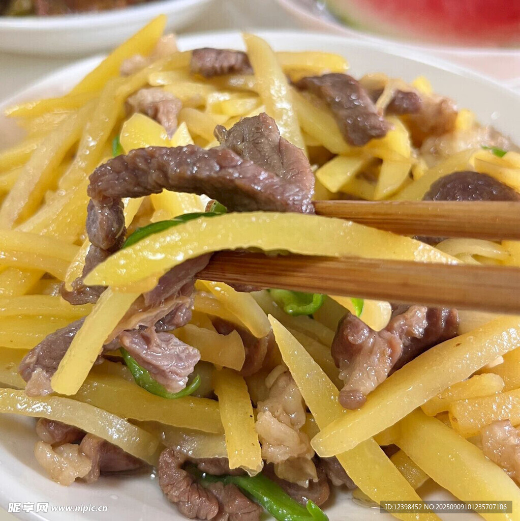 牛肉炒土豆絲美食圖