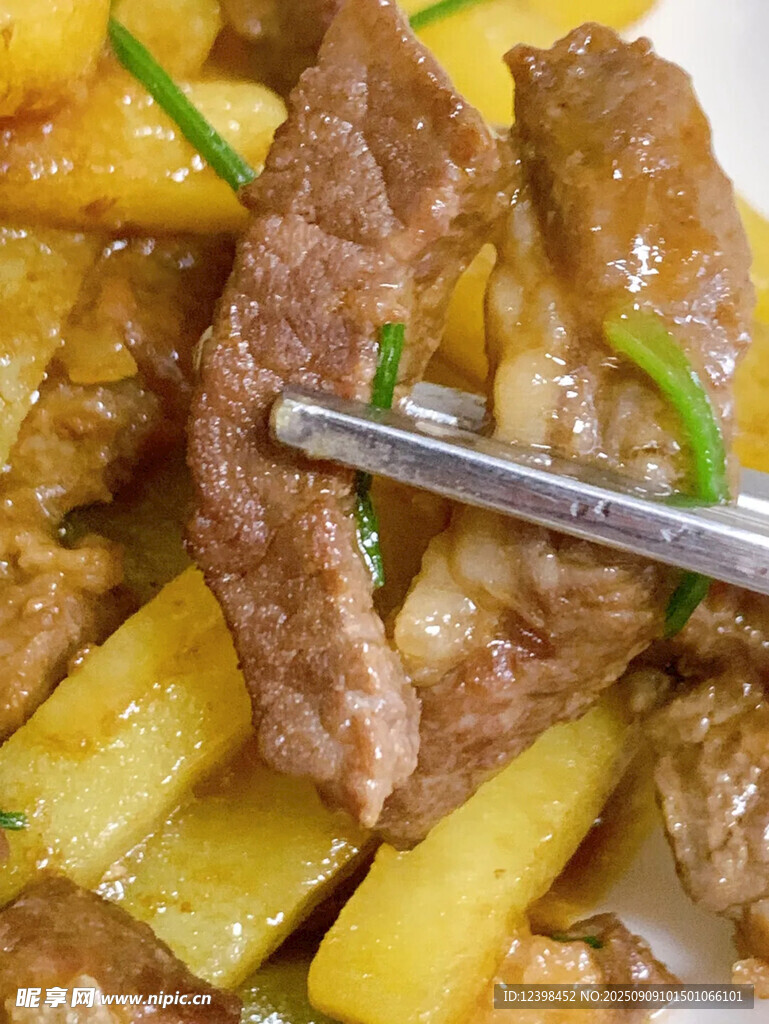 牛肉炒土豆
