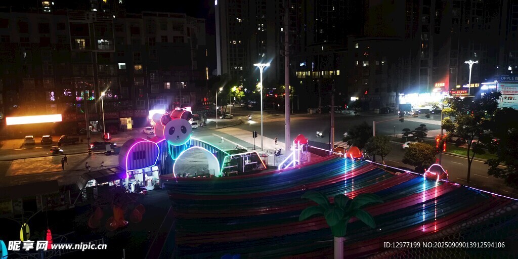 城市夜景中的絢麗光影