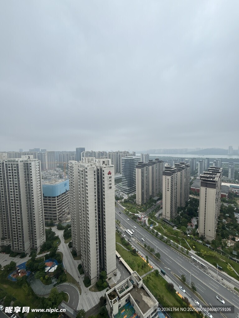 城市高樓與道路景觀