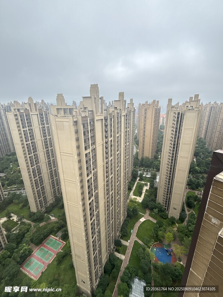 城市高樓林立景觀圖