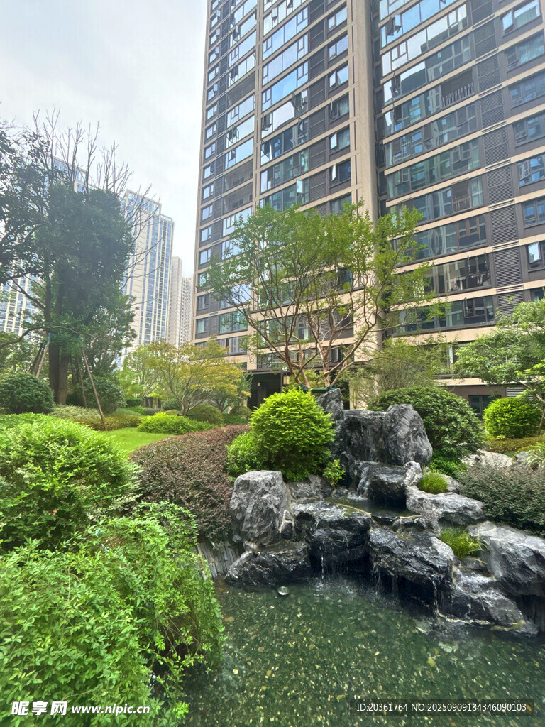 都市中的靜謐園林景觀