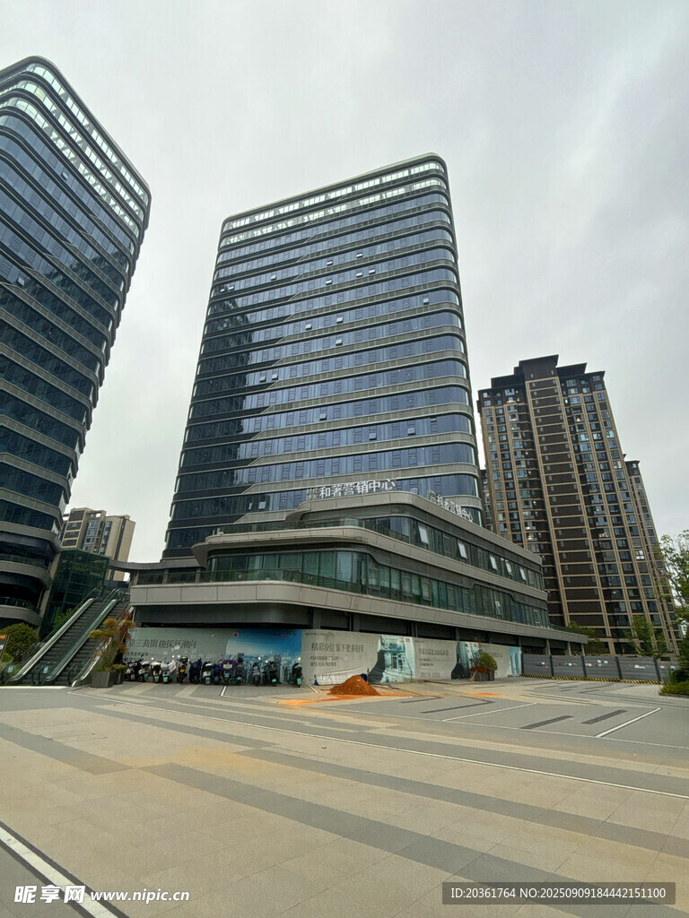 現(xiàn)代都市高樓建筑群