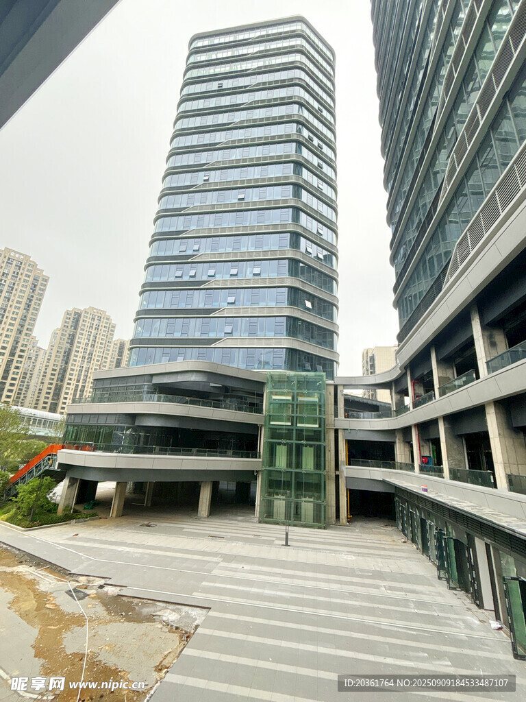 現(xiàn)代都市摩天辦公大樓