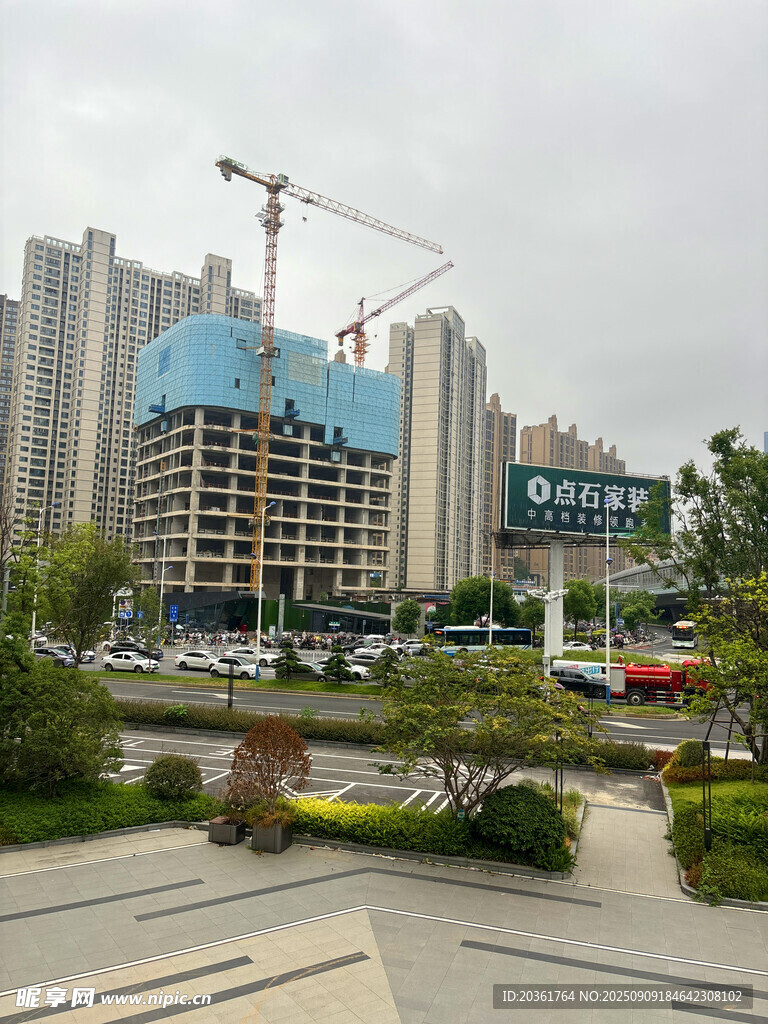 城市在建高樓與周邊景觀