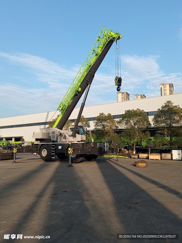 大型起重機作業(yè)場景