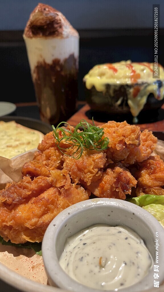 美味炸雞套餐與特色飲品