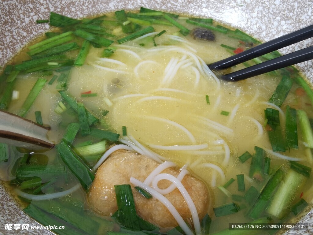 美味藤椒味烏雞米線