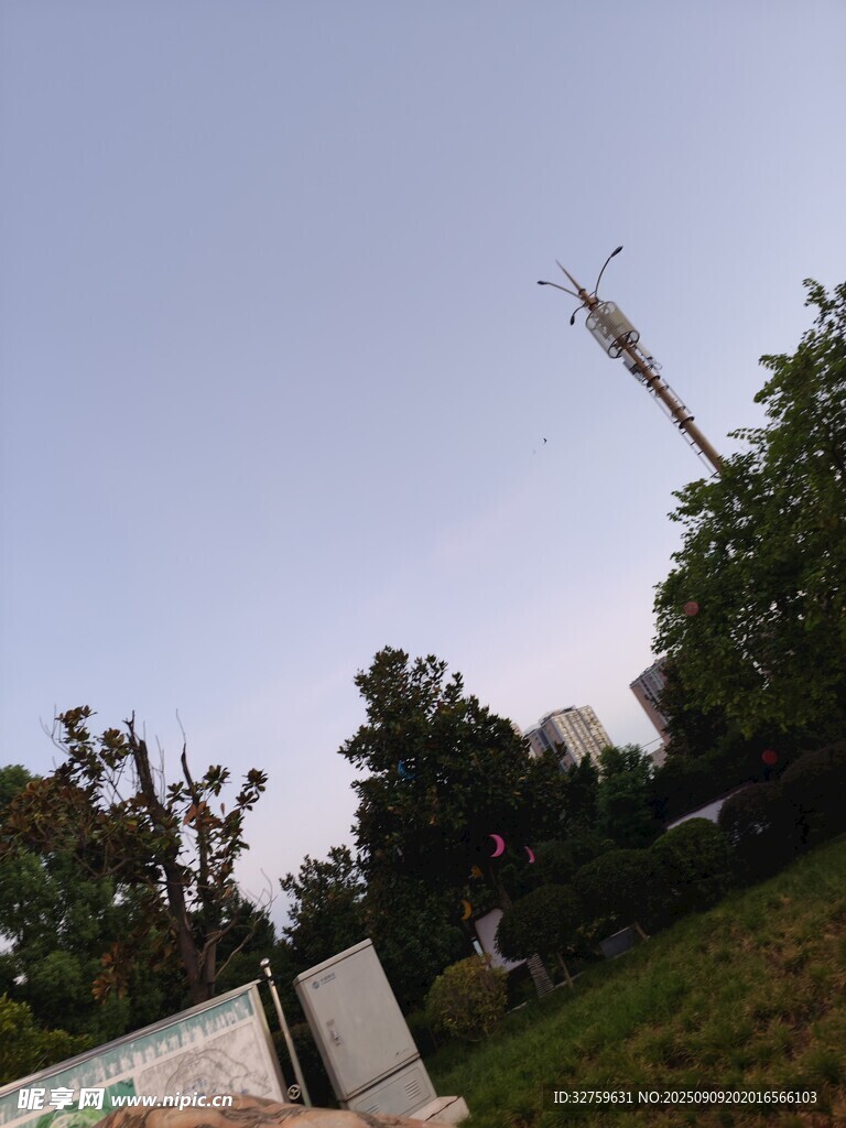 戶(hù)外綠植與設(shè)施景觀