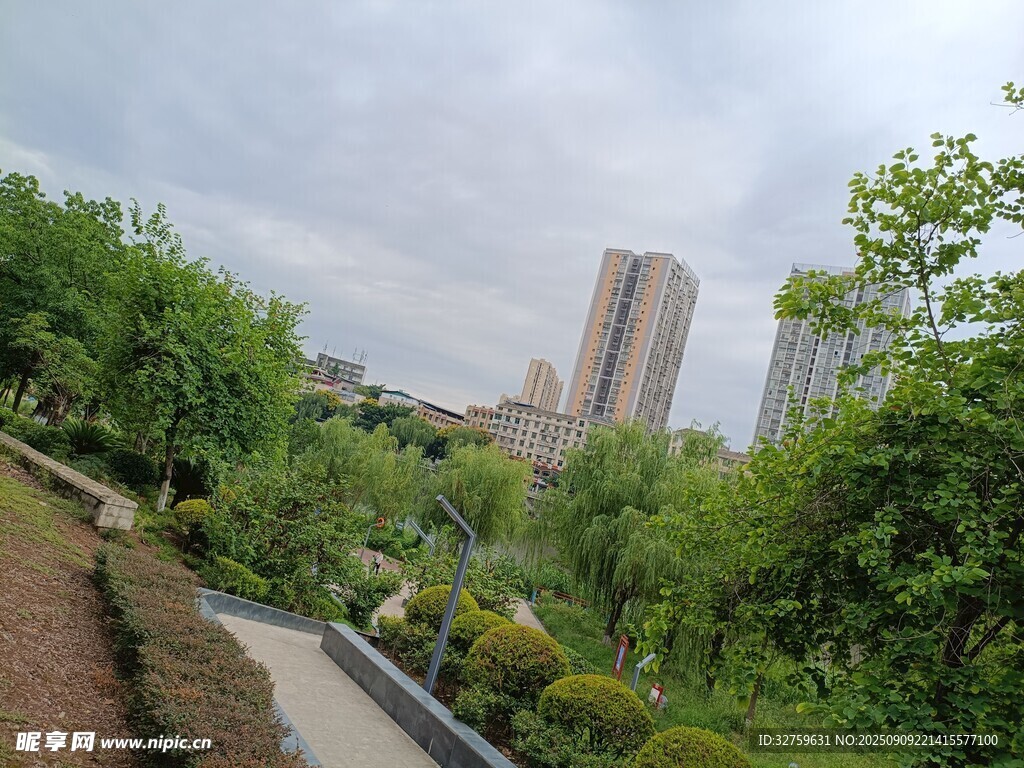 城市中的綠意小徑景觀