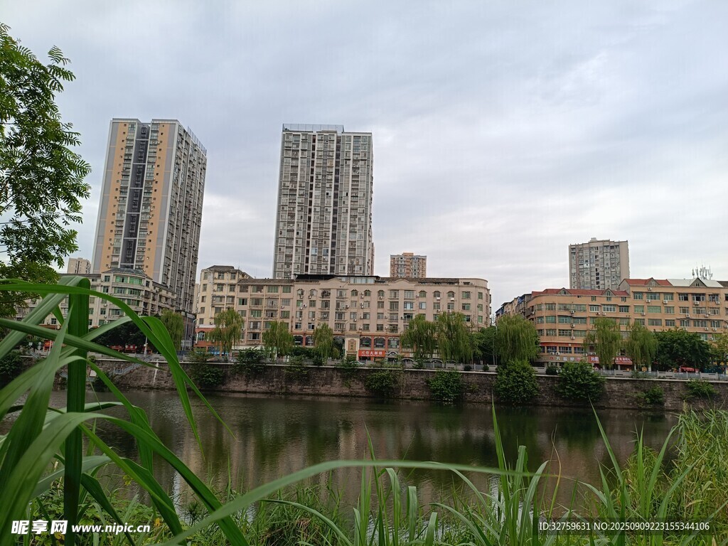 河畔高樓景觀