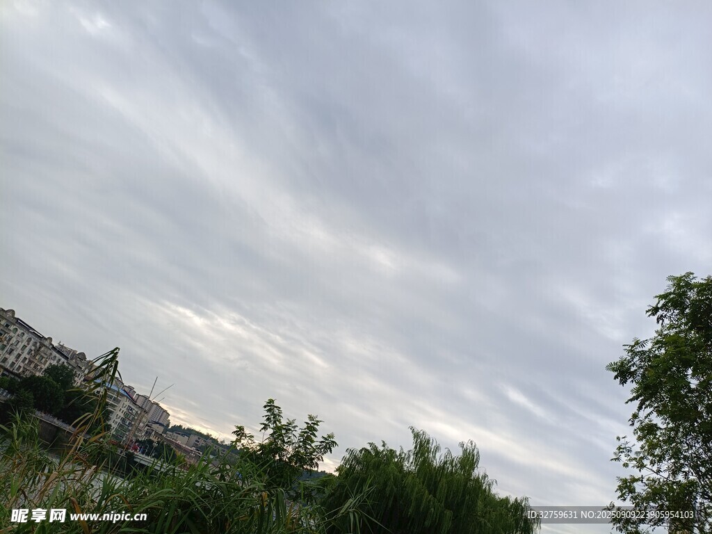山間云景 