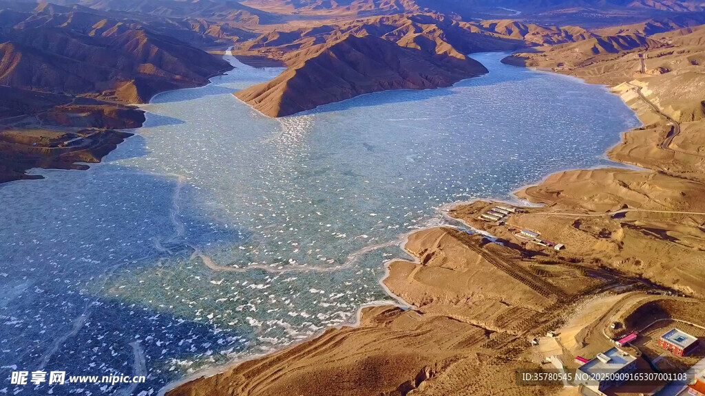 壯麗山水湖泊風光圖