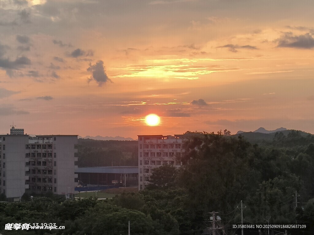 傍晚的太陽